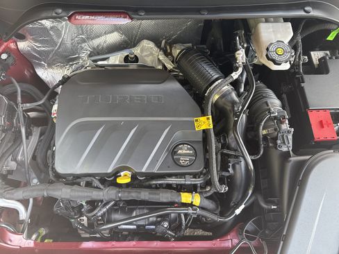 Used 2025 Chevrolet Trax LT FWD image 7
