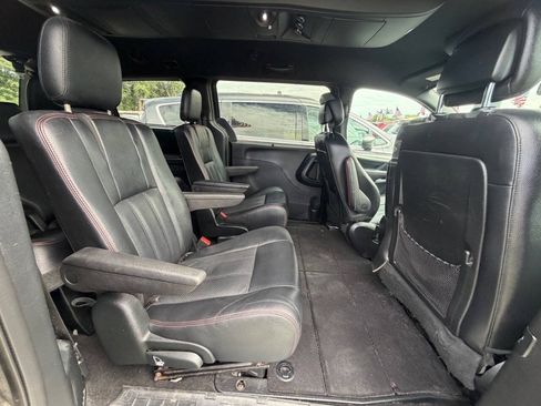 Used 2018 Dodge Grand Caravan GT FWD image 19