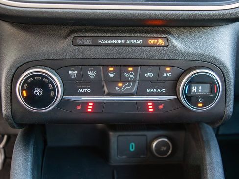 Used 2020 Ford Escape SE image 21