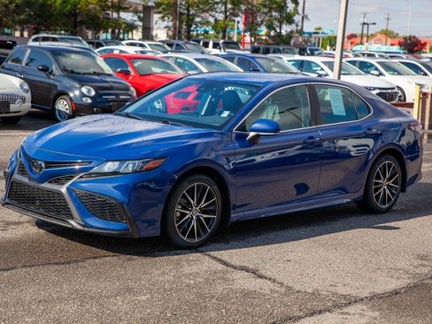 Used 2023 Toyota Camry SE image 9