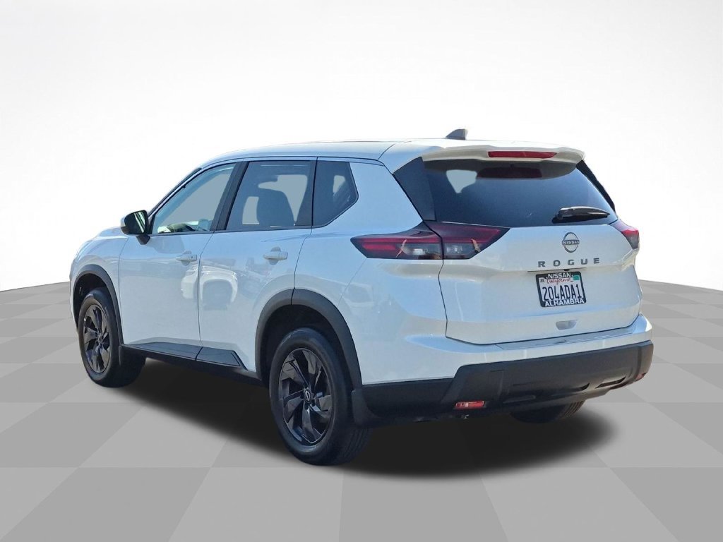 Certified 2026 Nissan Rogue SV FWD image 7