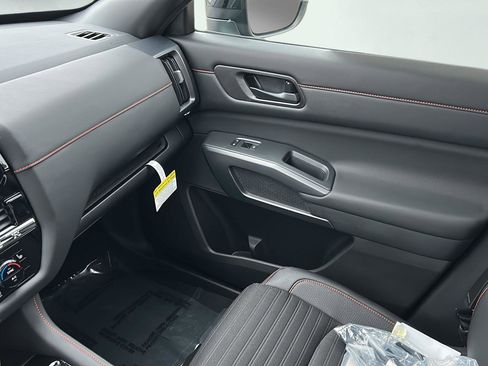 New 2026 Nissan Pathfinder SV image 24