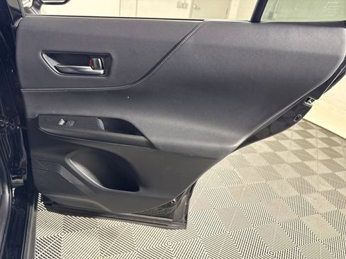 Used 2023 Toyota Venza XLE image 16