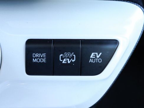 Used 2018 Toyota Prius Prime Premium image 11