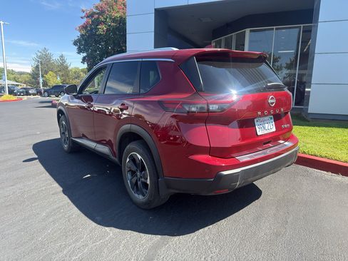 Certified 2024 Nissan Rogue SV w/ SV Premium Package AWD/4WD image 7