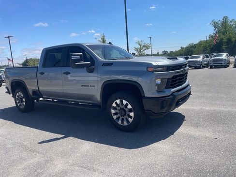 Used 2024 Chevrolet Silverado 2500 Custom AWD/4WD image 14