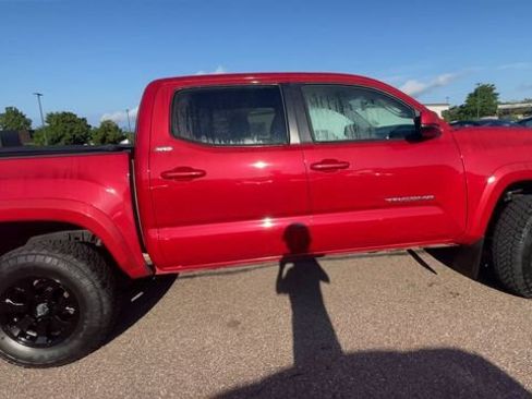 Certified 2022 Toyota Tacoma SR5 AWD/4WD image 9