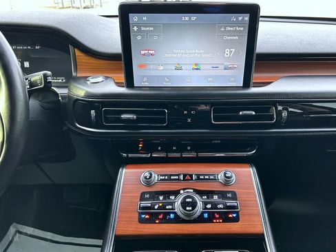 Used 2020 Lincoln Aviator Reserve w/ Equipment Group 202A image 13