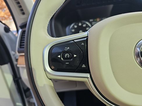 Used 2022 Volvo XC90 T6 Momentum w/ Climate Package image 17