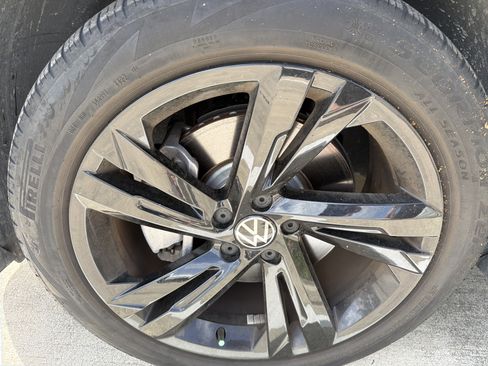 Used 2023 Volkswagen Tiguan SE R-Line image 5