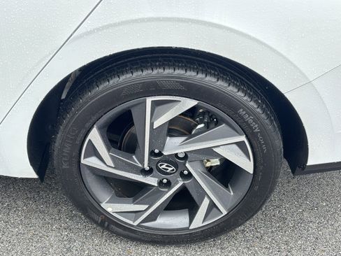 Certified 2025 Hyundai Elantra Sport image 9