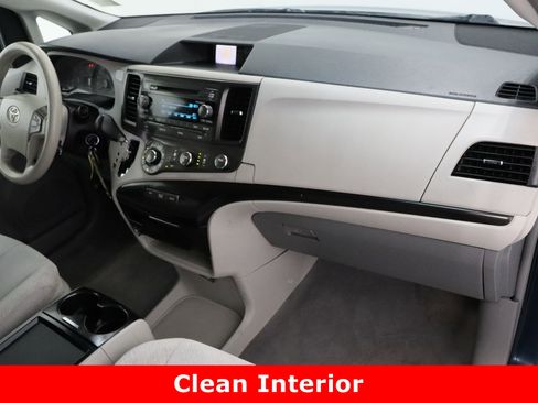 Used 2011 Toyota Sienna LE image 33