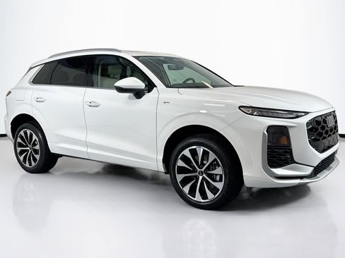 New 2026 Audi Q3 quattro 2.0T AWD/4WD image 3