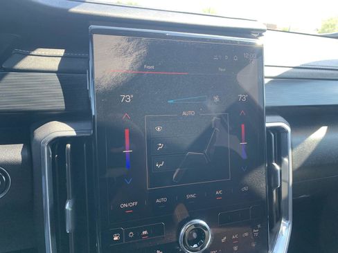 Used 2025 GMC Acadia Elevation image 17