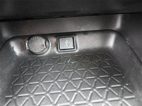 Certified 2021 Toyota RAV4 LE image 31