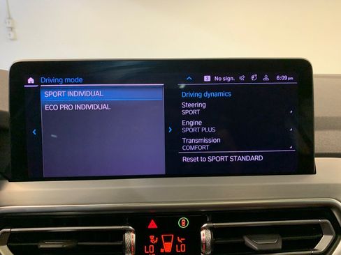 Used 2023 BMW X4 xDrive30i w/ M Sport Package AWD/4WD image 38