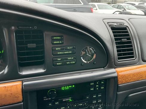 Used 1998 Lincoln Continental image 21