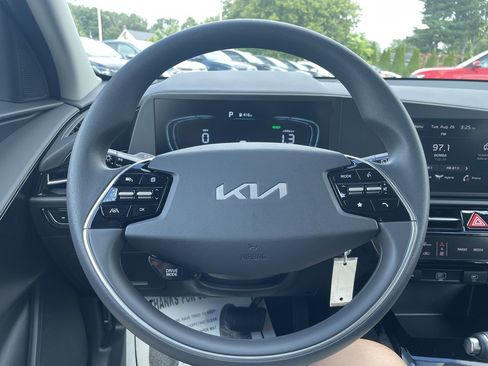 New 2025 Kia Niro LX image 17