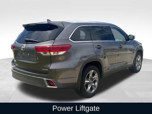 Used 2018 Toyota Highlander Limited Platinum FWD image 10