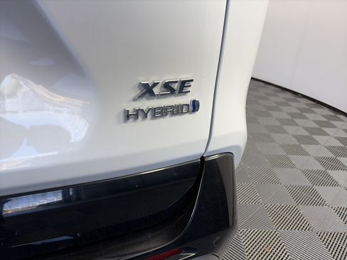 Used 2023 Toyota RAV4 XSE AWD/4WD image 18
