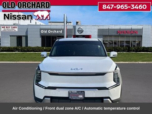 Used 2024 Kia EV9 Light Long Range RWD image 2