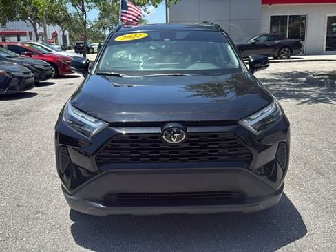 Used 2022 Toyota RAV4 XLE w/ Convenience Package FWD image 2