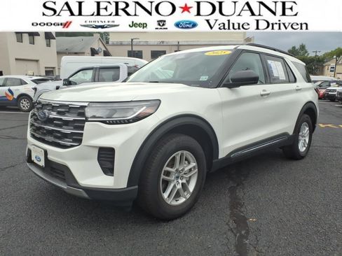 Used 2025 Ford Explorer Active AWD/4WD image 1
