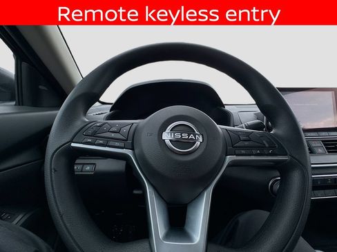 Used 2025 Nissan Altima 2.5 SV FWD image 13