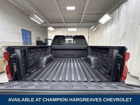Used 2023 Chevrolet Silverado 1500 High Country w/ Technology Package image 34