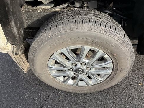 Used 2024 Toyota Tacoma Limited image 11