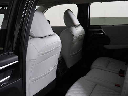 New 2025 Mitsubishi Outlander SEL image 33