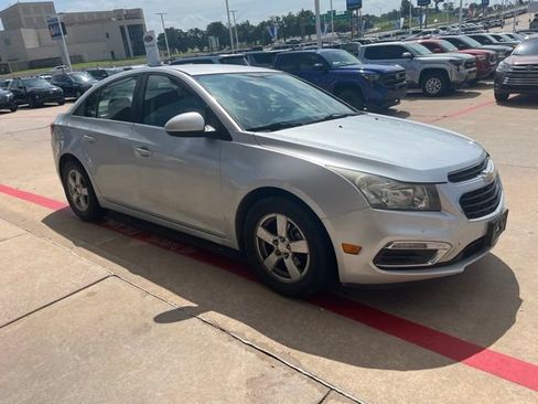Used 2016 Chevrolet Cruze LT FWD image 4
