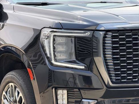 Used 2023 GMC Yukon Denali Ultimate AWD/4WD image 12