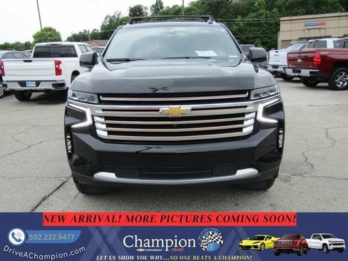 Used 2022 Chevrolet Suburban High Country AWD/4WD image 2