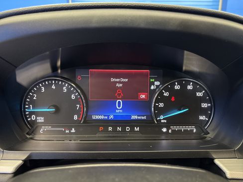 Used 2020 Ford Explorer XLT w/ Equipment Group 202A AWD/4WD image 17