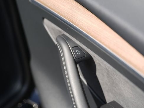 Used 2023 Tesla Model Y Long Range image 35