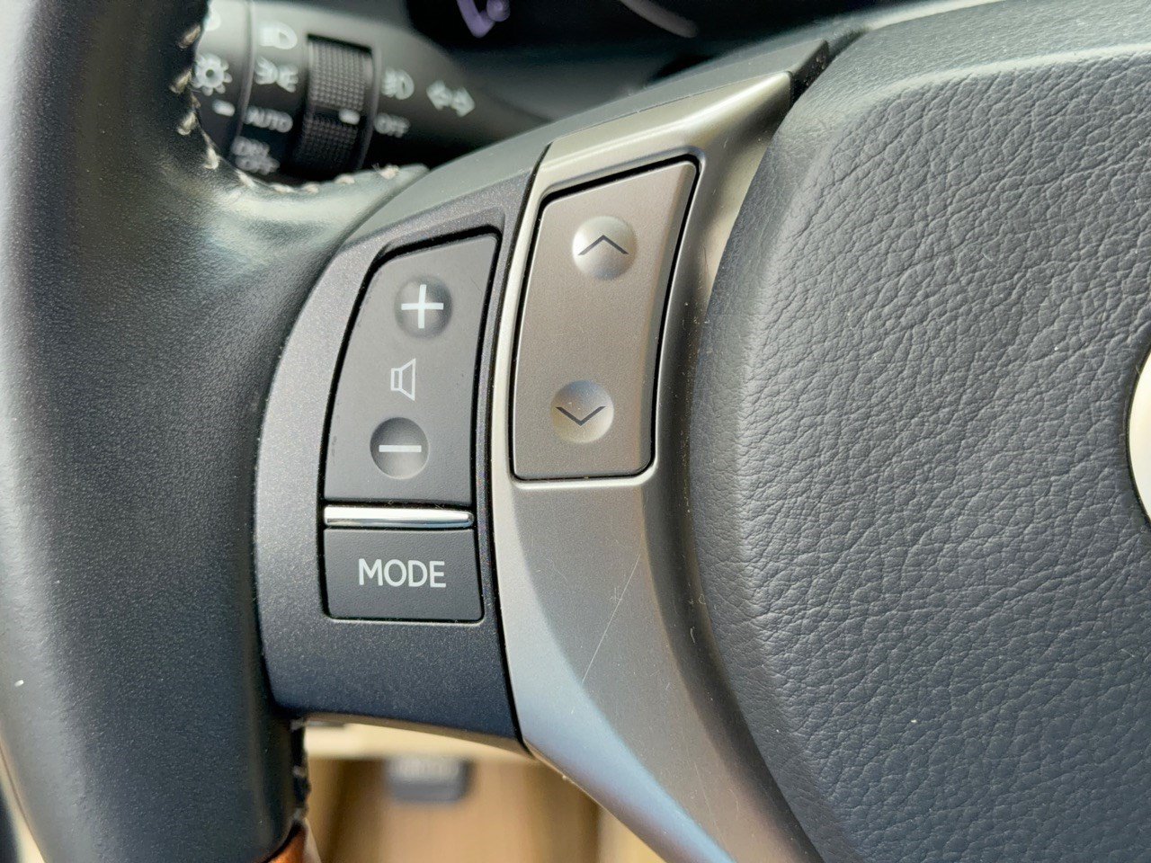 Used 2013 Lexus ES 300h w/ Luxury Pkg FWD image 18