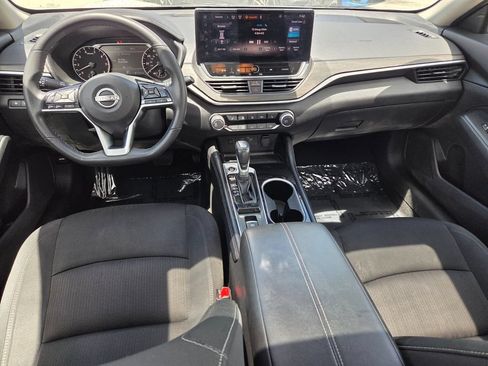 Used 2024 Nissan Altima 2.5 SV w/ SV Premium Package FWD image 9