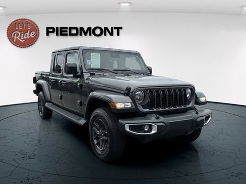 Certified 2024 Jeep Gladiator Sport image 1