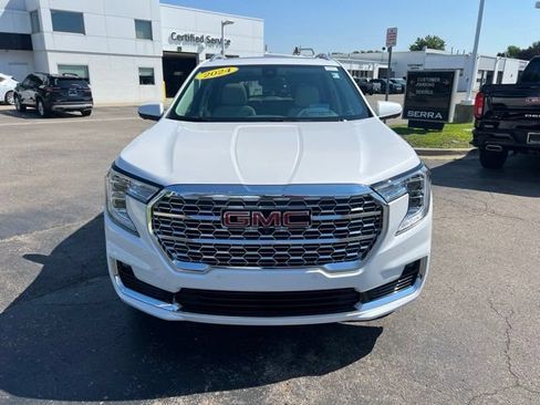 Used 2024 GMC Terrain Denali w/ Denali Premium Package AWD/4WD image 2