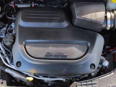 Certified 2024 Chrysler Pacifica Touring-L image 31