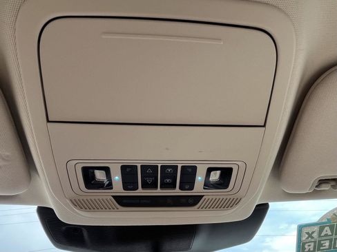 Used 2020 Ford Explorer Platinum w/ Premium Technology Package AWD/4WD image 11