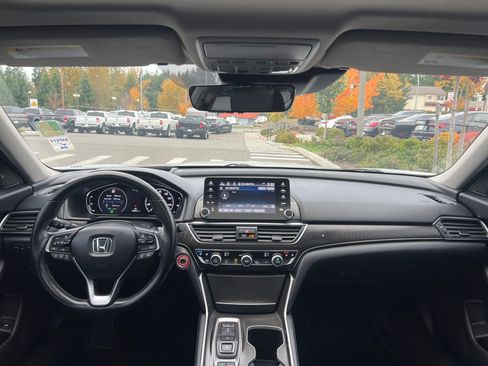 Used 2020 Honda Accord Touring image 10