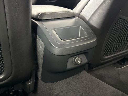 Used 2019 Volvo S60 T5 R-Design image 37