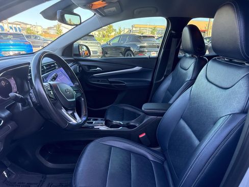 Used 2022 Chevrolet Bolt EUV LT w/ Convenience Package image 17