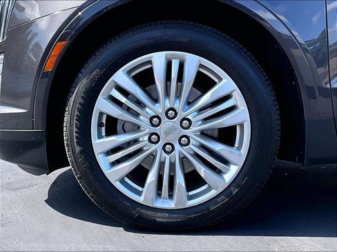 Used 2018 Cadillac XT5 Luxury w/ Driver Awareness Package AWD/4WD image 12