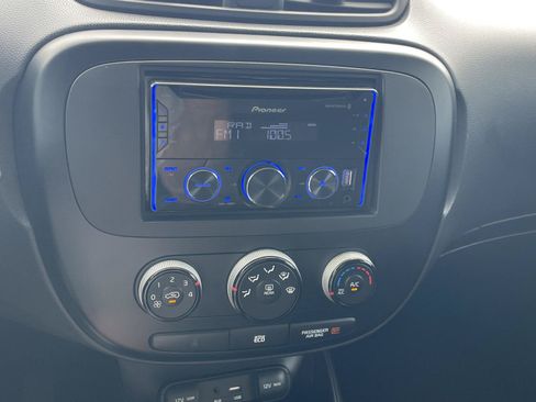 Used 2015 Kia Soul + FWD image 8