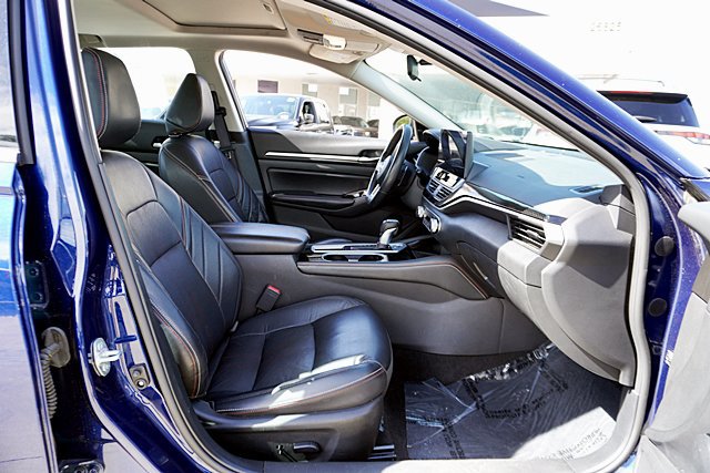 Used 2024 Nissan Altima 2.5 SR FWD image 18