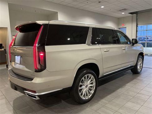 Certified 2022 Cadillac Escalade ESV Premium Luxury w/ Performance Package image 6