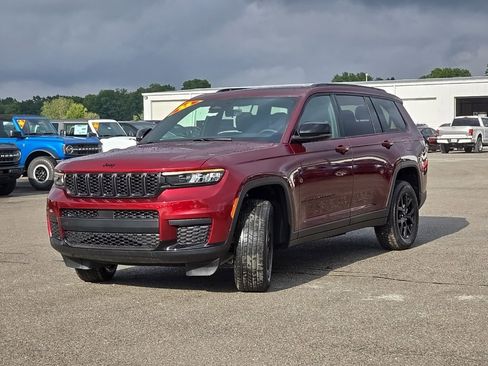 New 2025 Jeep Grand Cherokee L Altitude image 3
